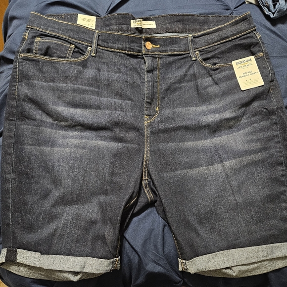 Levis Signature Gold Label Mid Rise Bermuda Jean Shorts NWT Plus Size 24W - Picture 4 of 11